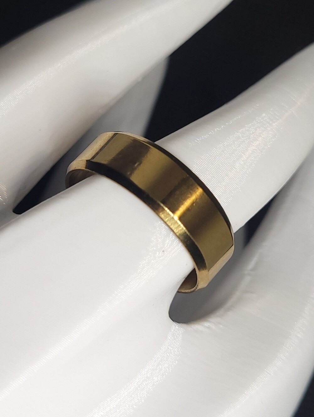 $1 | 10 | Simple Wide Band Ring